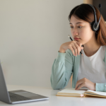 Teciomar Ábila mostra como integrar conteúdos digitais e físicos para potencializar o aprendizado contínuo.