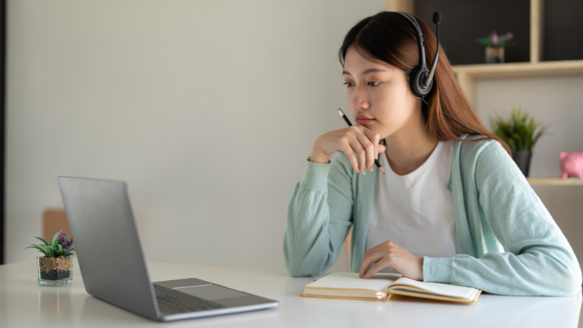 Teciomar Ábila mostra como integrar conteúdos digitais e físicos para potencializar o aprendizado contínuo.