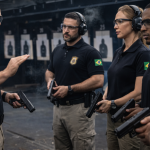 Ernesto Kenji Igarashi explica o processo de habilitação em armas na segurança institucional.