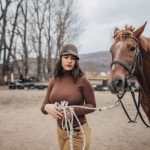 Superação e coragem: estudante de medicina enfrenta o medo de cavalos e compete em rodeio