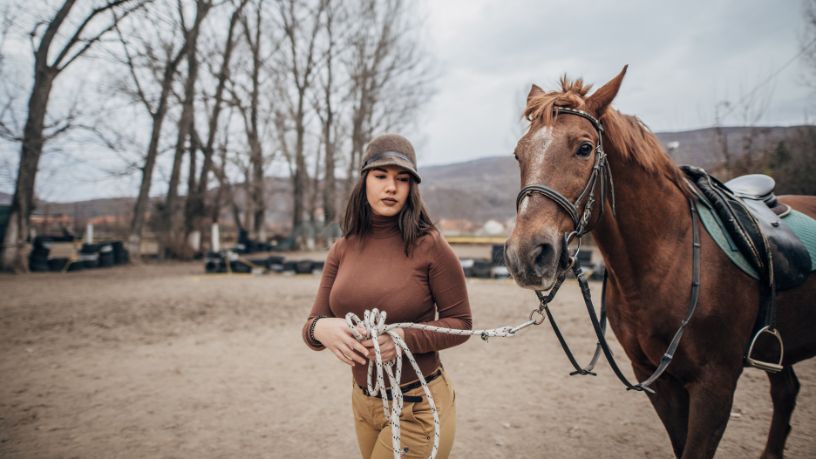 Superação e coragem: estudante de medicina enfrenta o medo de cavalos e compete em rodeio